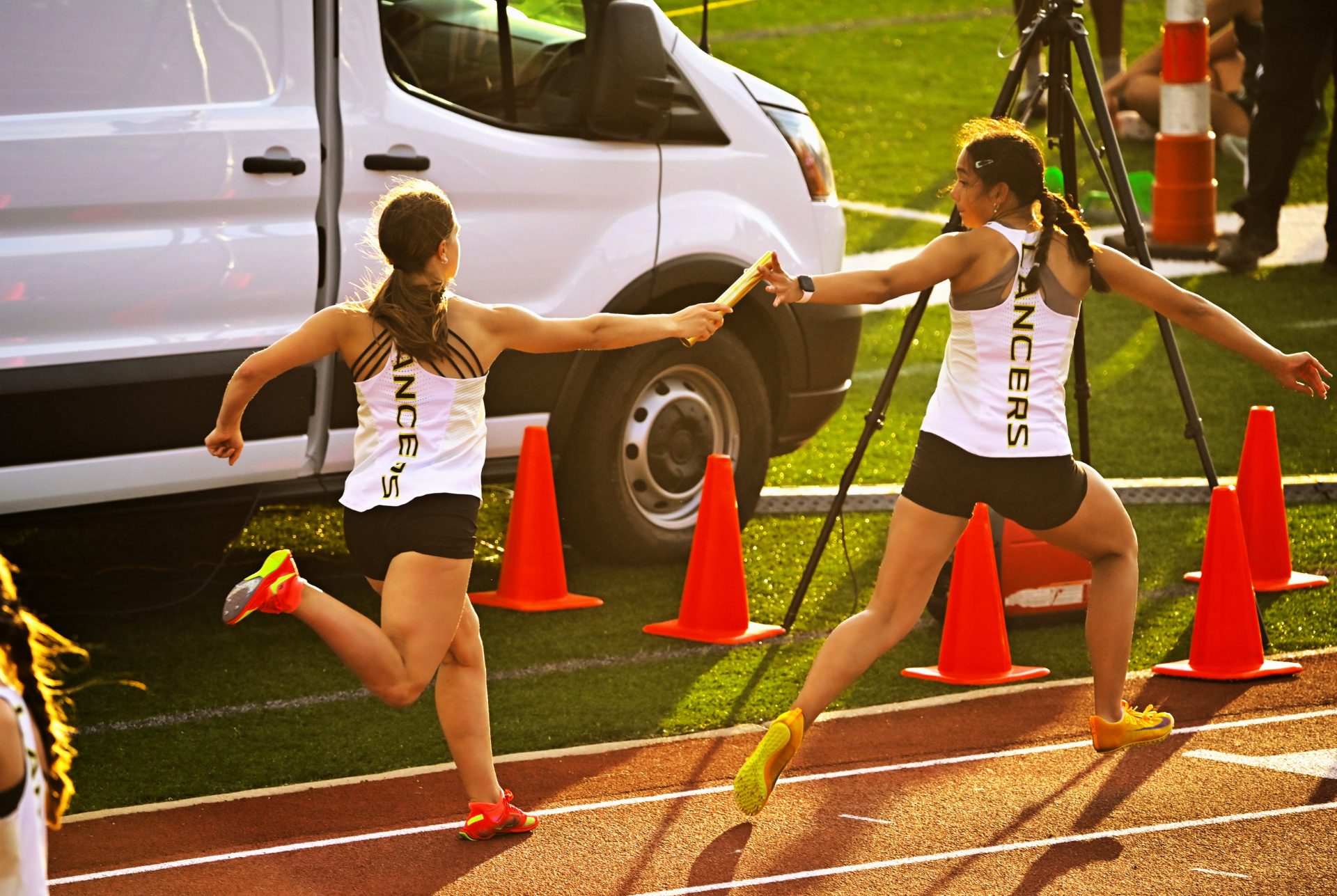 Kelly competing against school rivals in 4x400 relay