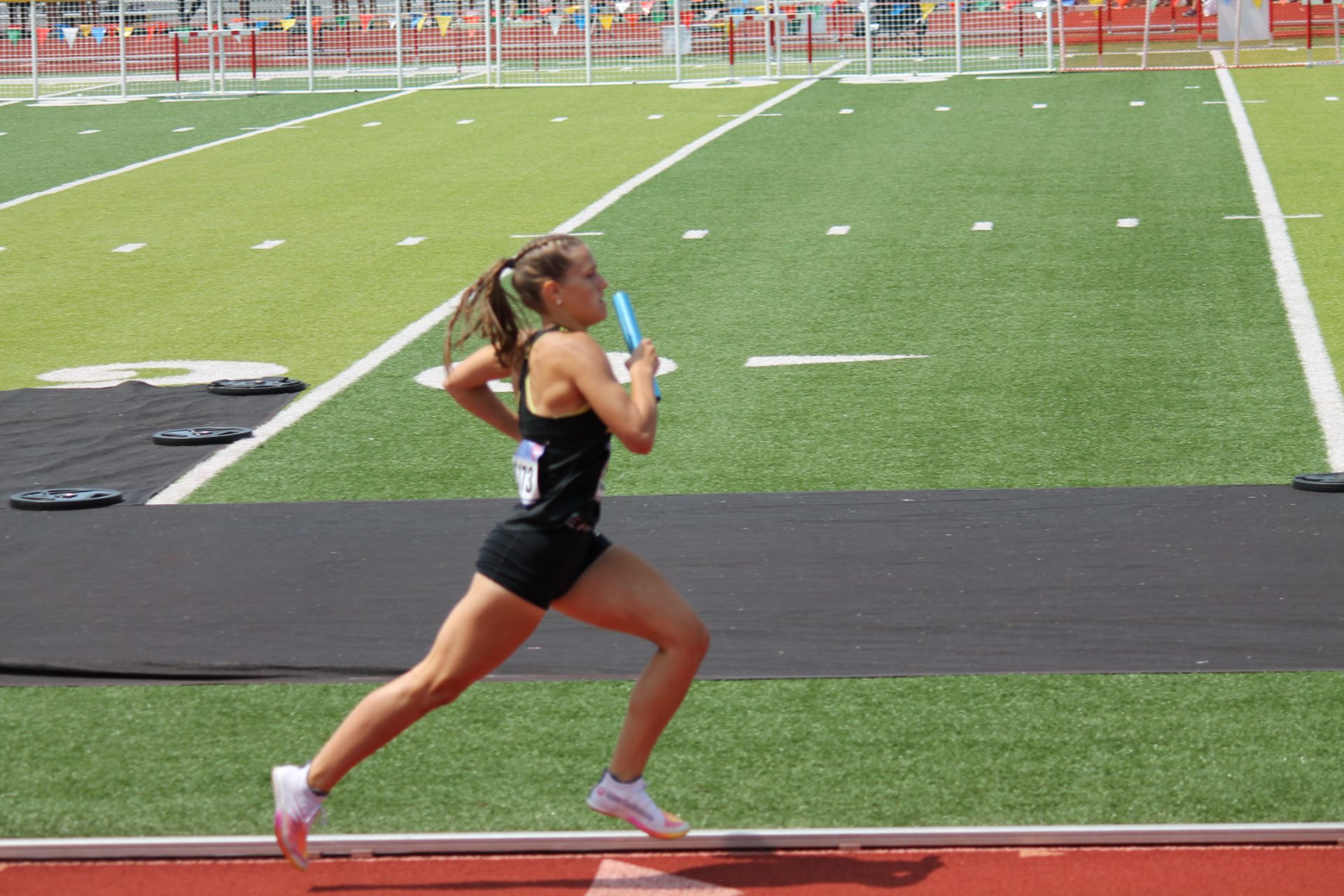 Kelly competing in State 4x400 relay