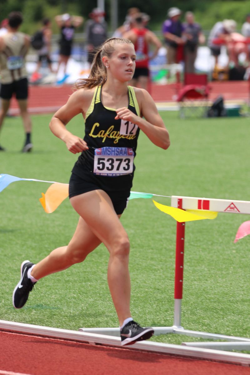 Kelly Archambeault running